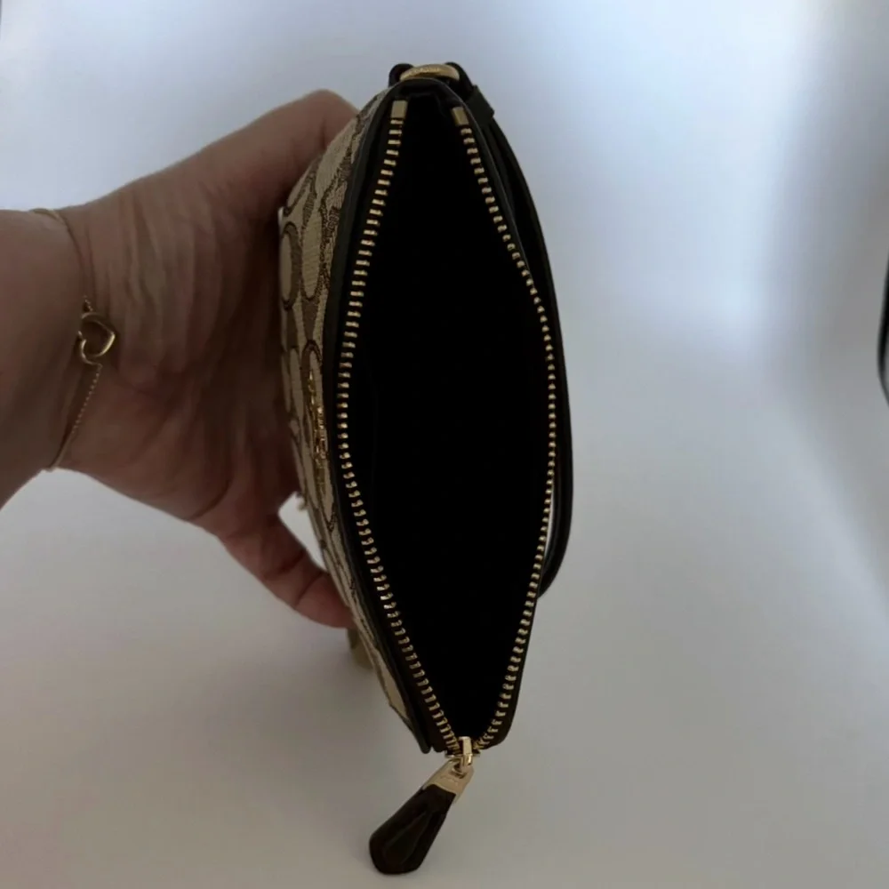 COACH Corner Zipped Wristlet In Signature Jacquard Canvas Leather Trim NEW